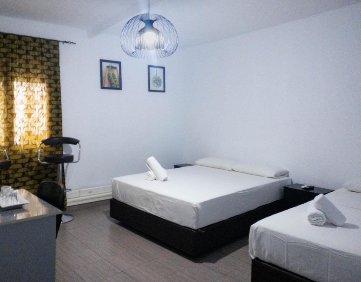 Hostal Andrea Madrid Kültér fotó